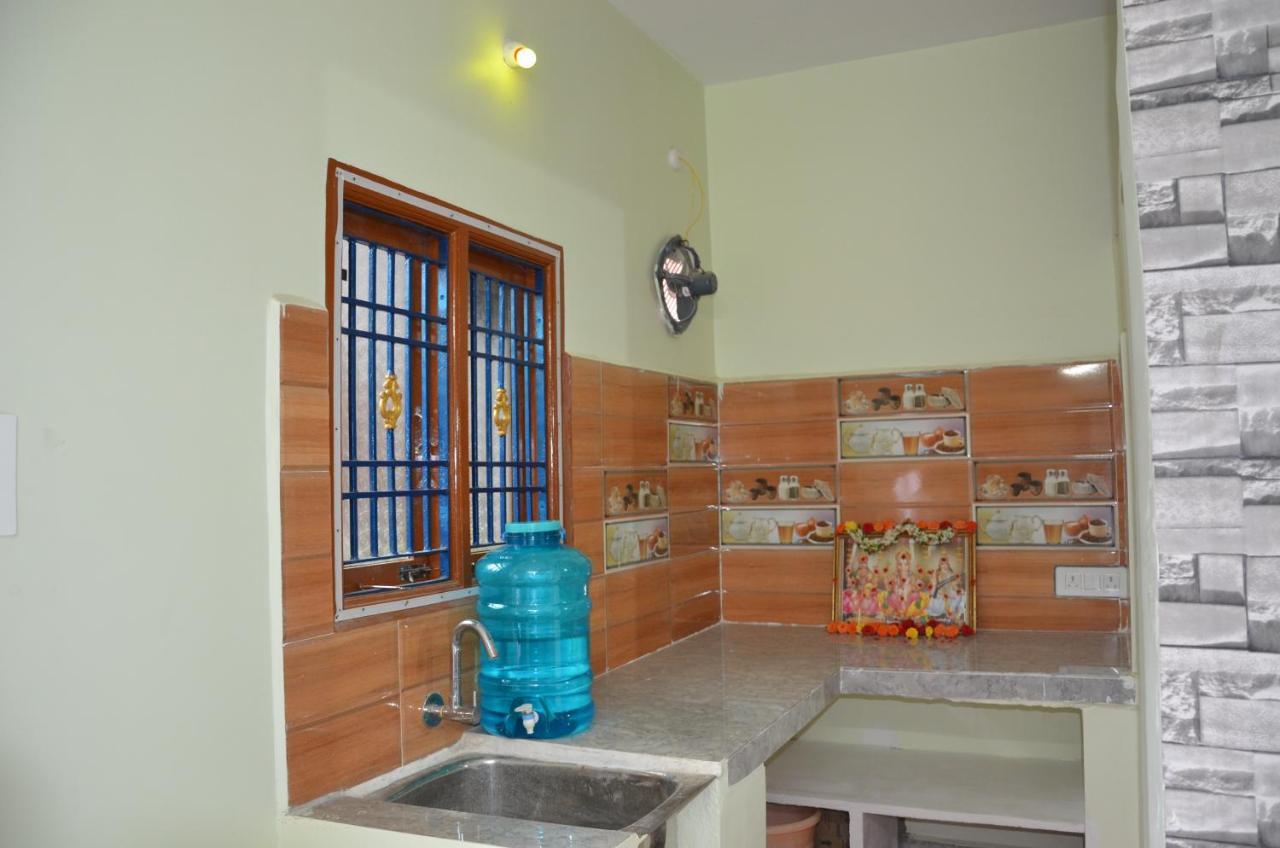 Homestay Manohars New *